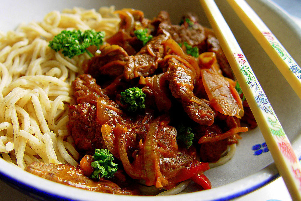 Chinesisches Rindfleisch mit Knoblauch