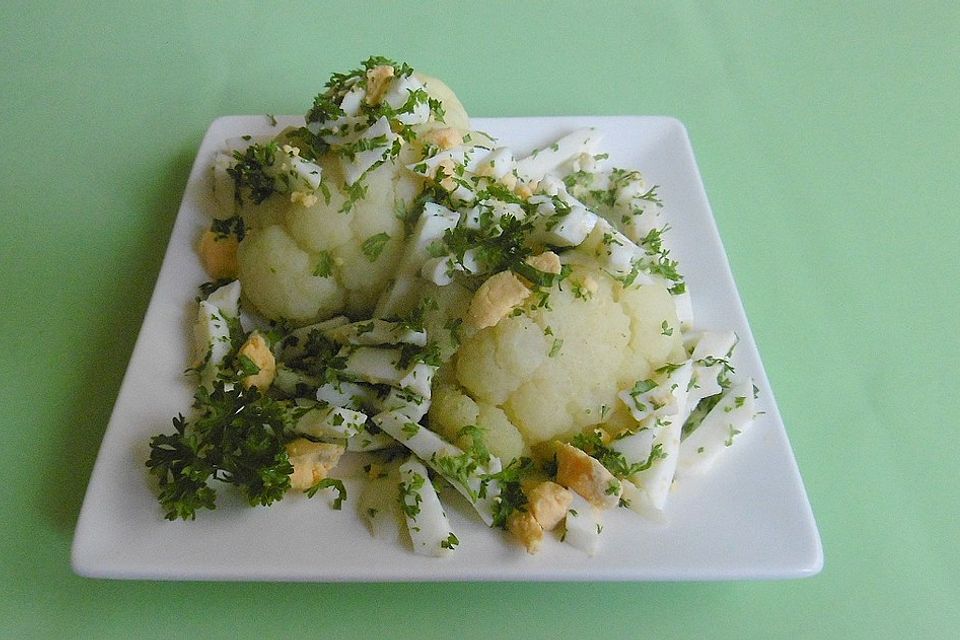 Gedünsteter Blumenkohl mit Ei - Petersilie - Überzug