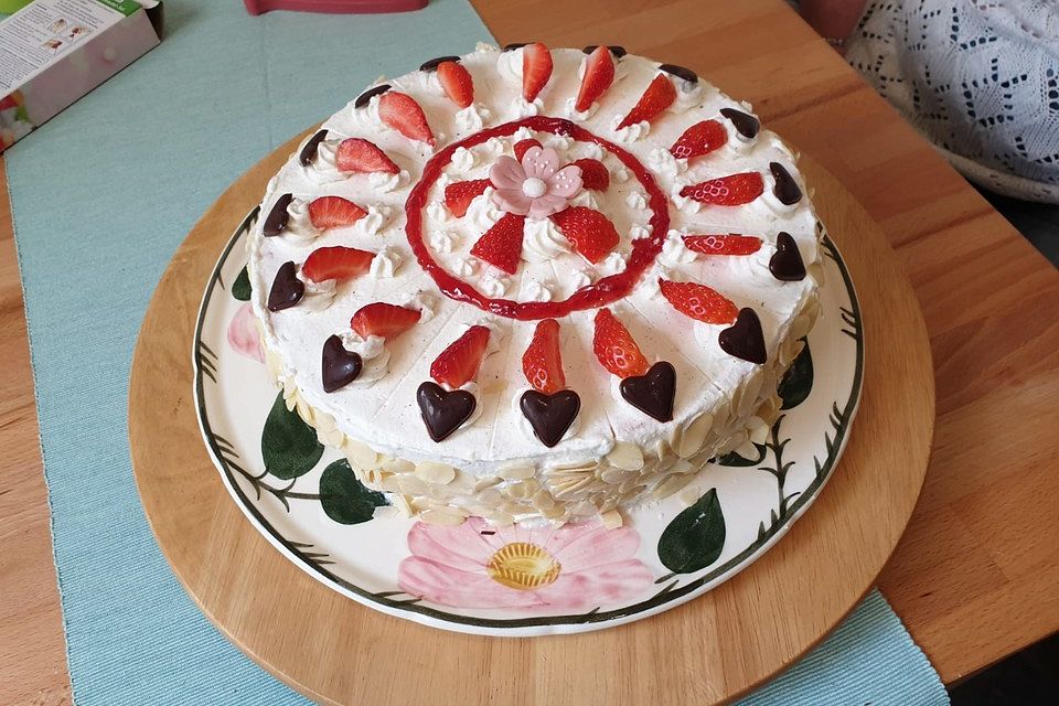 Windbeuteltorte mit Erdbeersahne