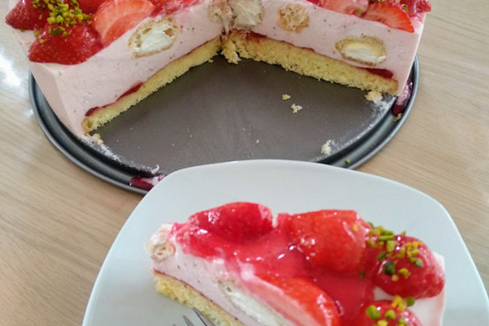 Windbeuteltorte mit Erdbeersahne