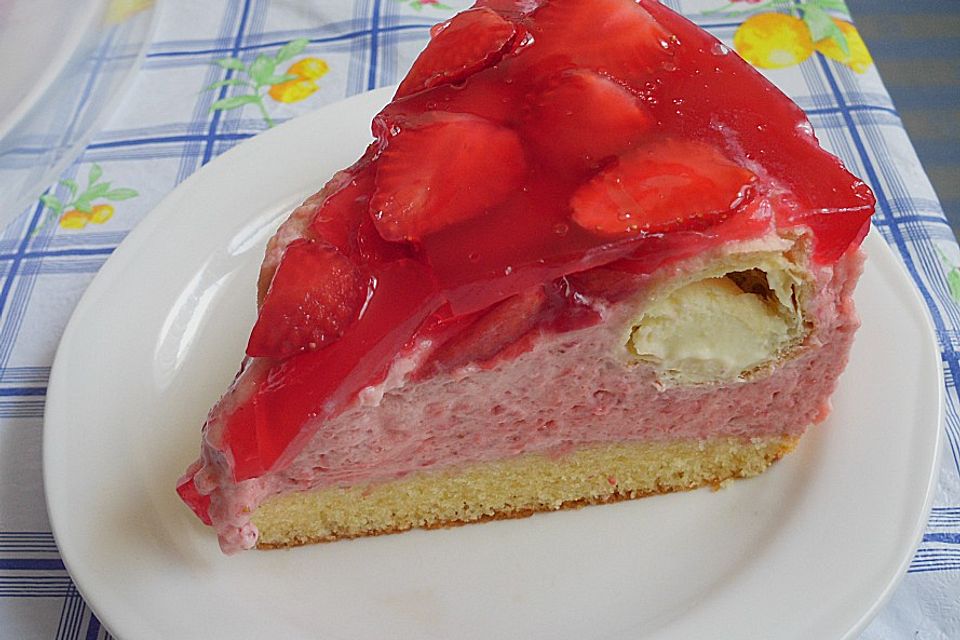 Windbeuteltorte mit Erdbeersahne