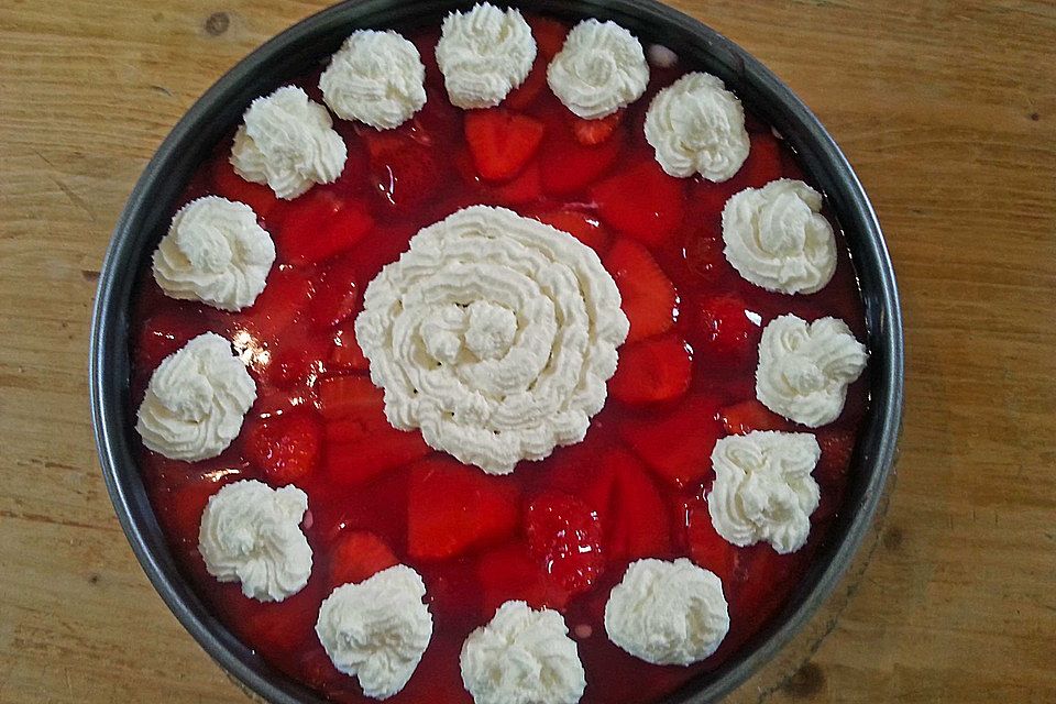 Windbeuteltorte mit Erdbeersahne