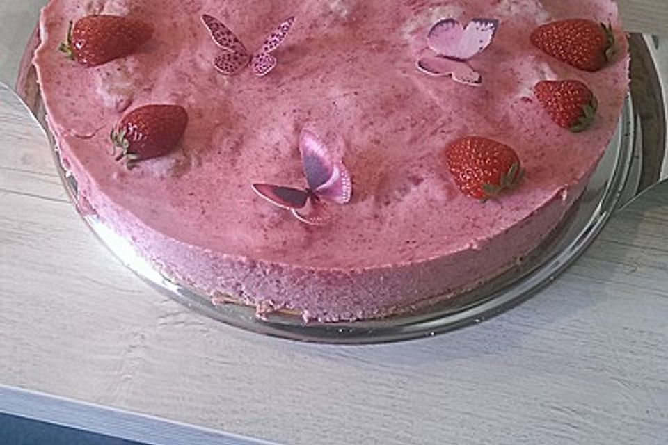 Windbeuteltorte mit Erdbeersahne