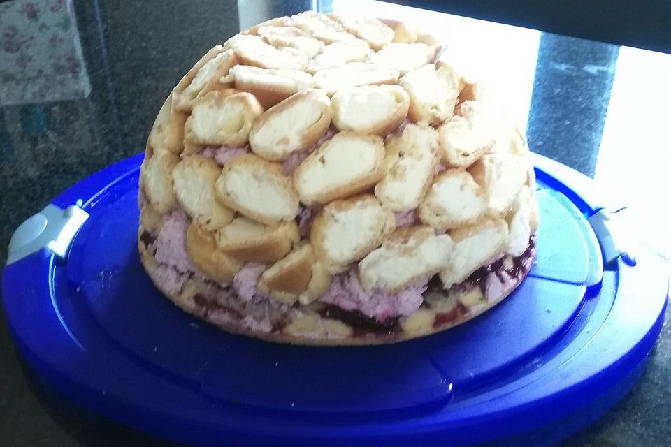 Windbeuteltorte mit Erdbeersahne