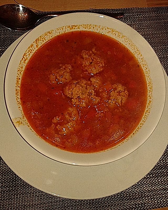 Tomaten - Paprikasuppe mit Teewurst - Zwiebelbällchen