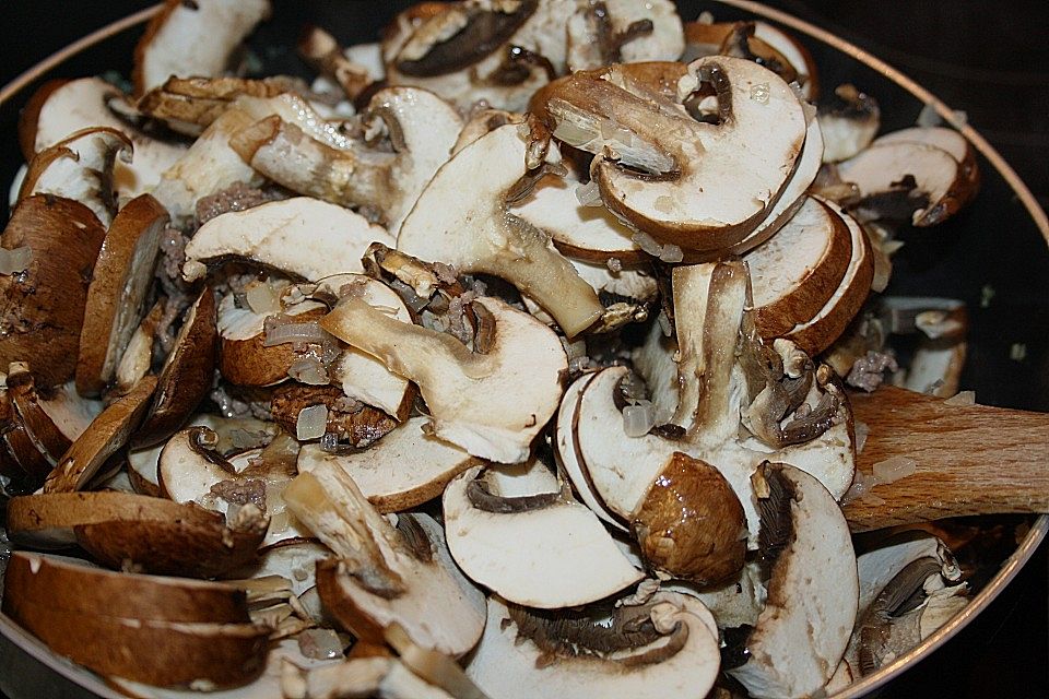 Rinderhack mit Champignons und Mais