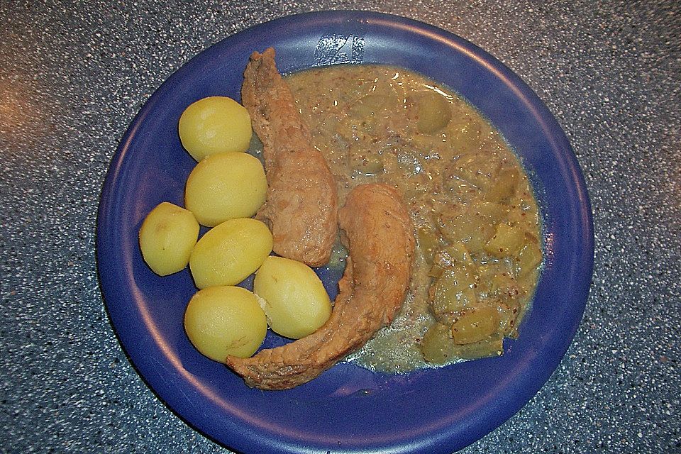 Kaninchenfilet mit Gurken - Senf - Sauce