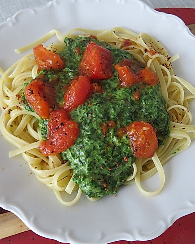 Spaghetti mit Spinat-Tomaten Sauce