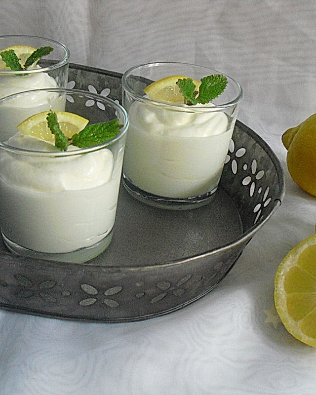 Schnelles Zitronencreme-Dessert - ohne Eier und Gelatine