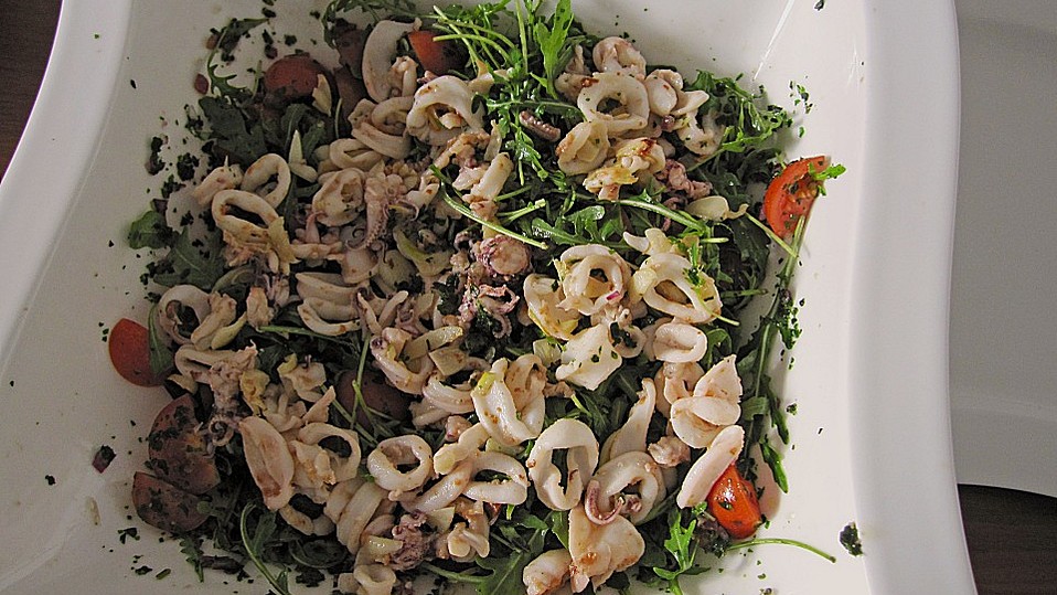 Calamarisalat im Kräuterbett von GourmetKathi Calamarisalat im Kräuterbett von GourmetKathi