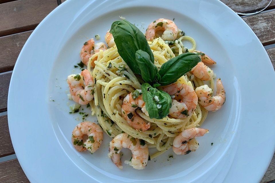 Zitronenspaghetti mit Kräutergarnelen