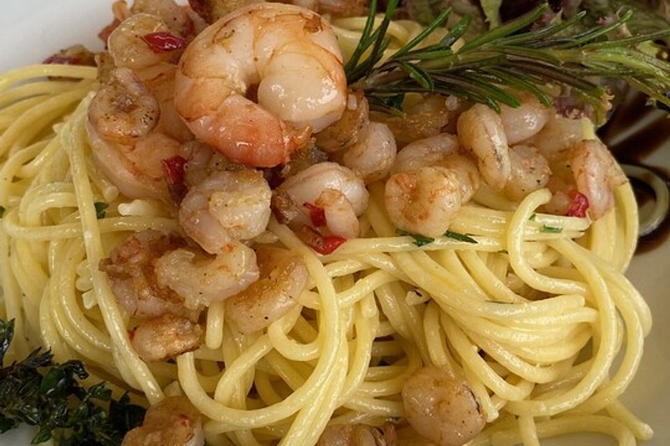 Zitronenspaghetti mit Kräutergarnelen