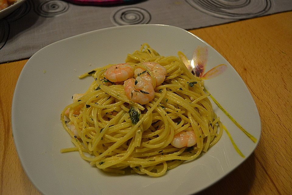 Zitronenspaghetti mit Kräutergarnelen