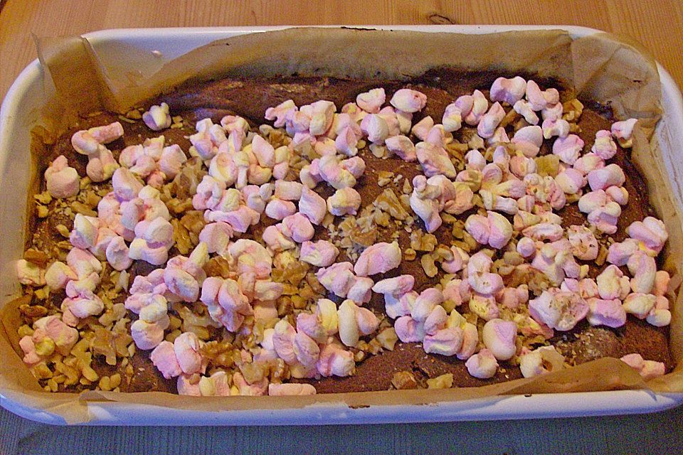 Brownies mit einem Marshmallows - Walnuss - Schoki - Topping