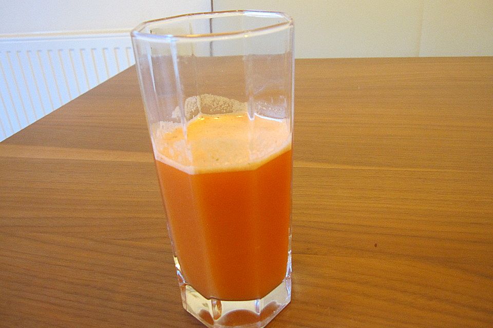 Apfel - Karottensaft mit Kernöl