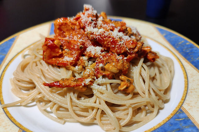 Vollkornspaghetti mit Paprikapesto von purple_sail| Chefkoch