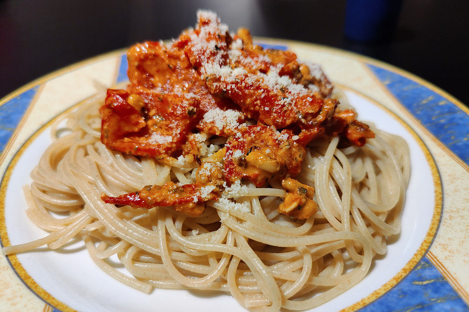 Vollkornspaghetti mit Paprikapesto