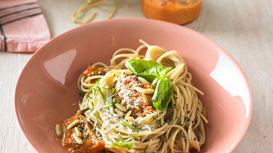 Vollkornspaghetti-mit-Paprikapesto