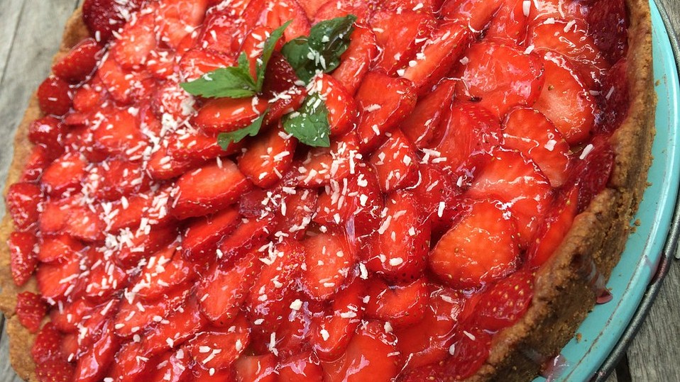 Erdbeertarte mit weißer Schokoladencreme von dashonigkuchenpferd