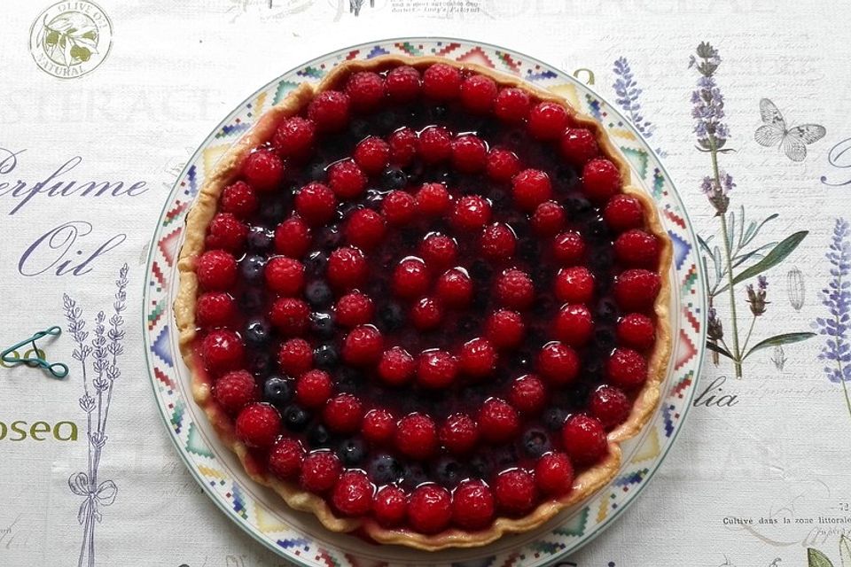 Erdbeertarte mit weißer Schokoladencreme