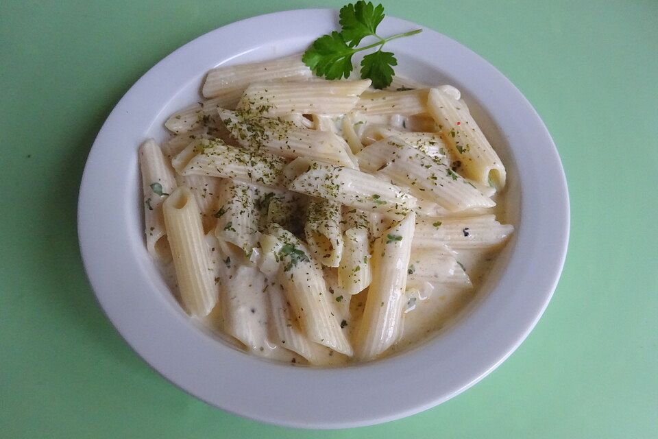 Pasta in Knoblauch - Joghurtsauce