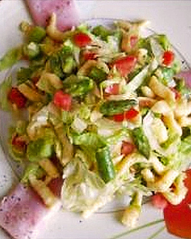 Spargel-Tomaten-Spätzle Salat