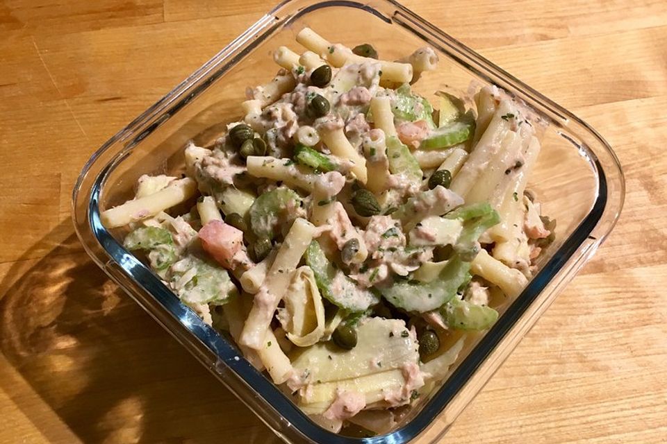 Nudelsalat mit Artischockenherzen und Thunfischsauce