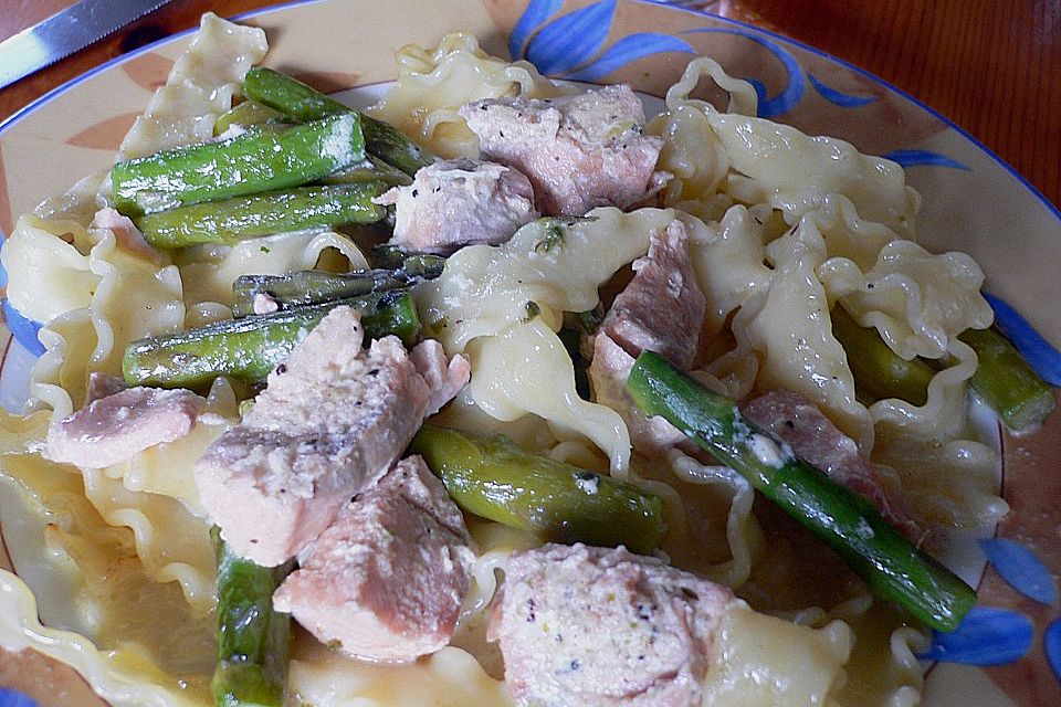 Bandnudeln mit Spargel - Lachs - Ragout