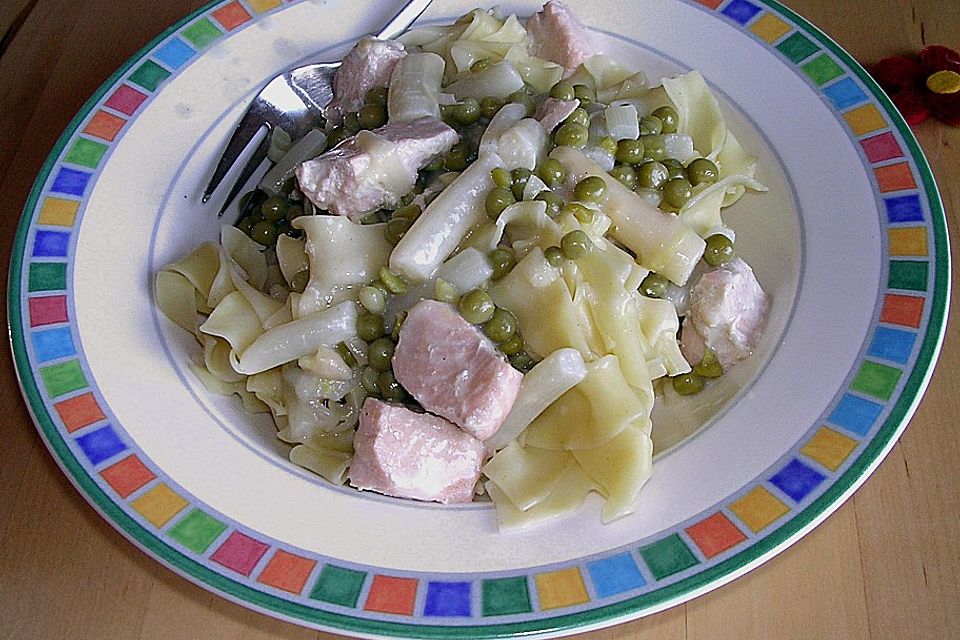 Bandnudeln mit Spargel - Lachs - Ragout