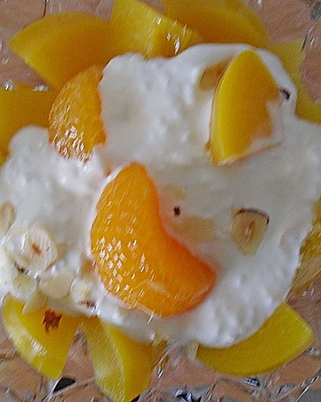 Pfirsich - Mandarinen - Dessert mit Joghurtsoße