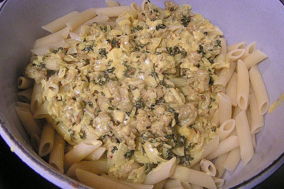 Penne con Salsiccia e Zafferano