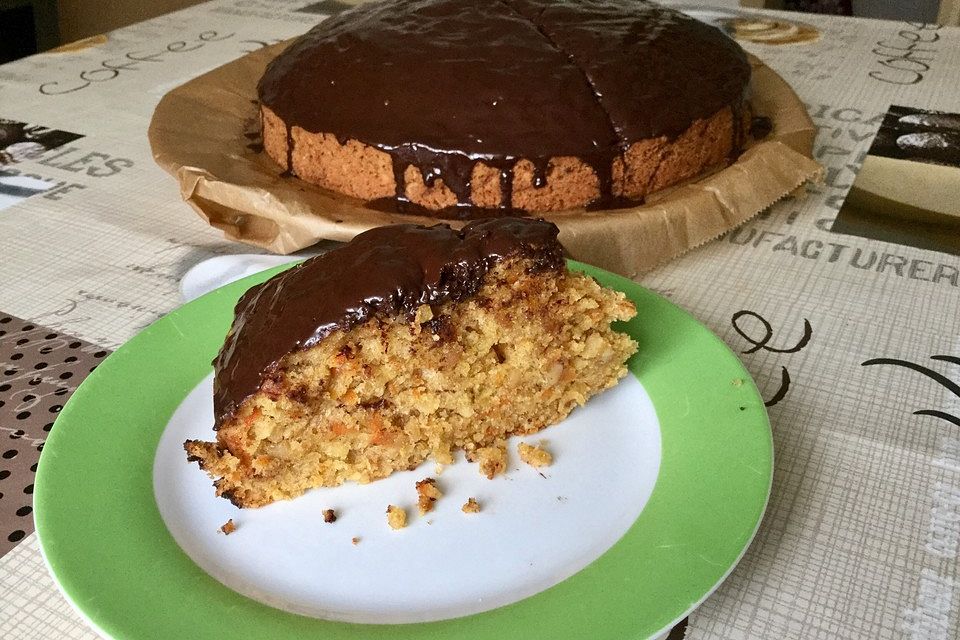 Saftiger Zucchini-Karotten Kuchen