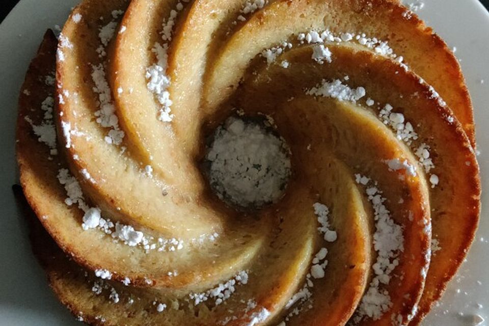 Saftiger Zucchini-Karotten Kuchen