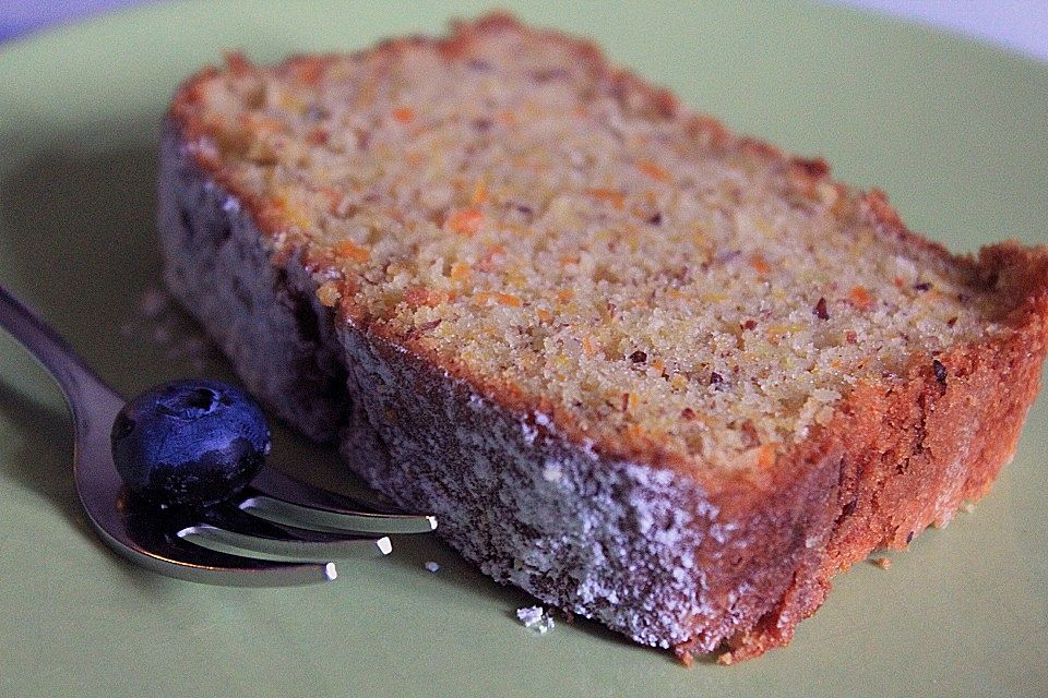 Saftiger Zucchini-Karotten Kuchen