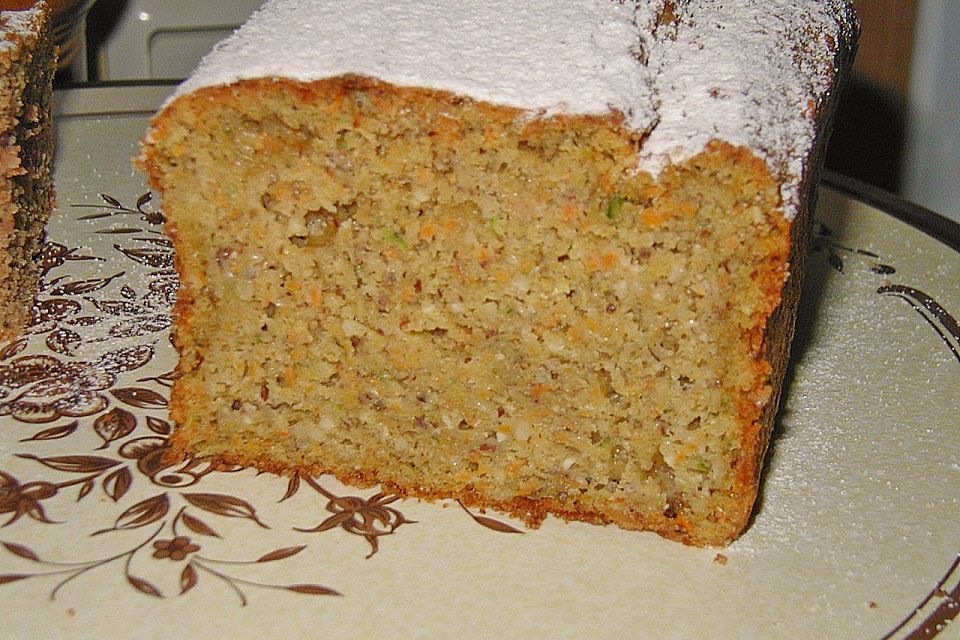 Saftiger Zucchini-Karotten Kuchen