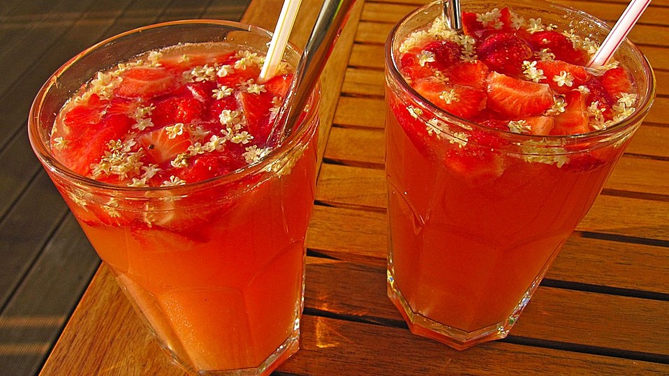 Holunderblüten - Bowle mit Erdbeeren von Merceile