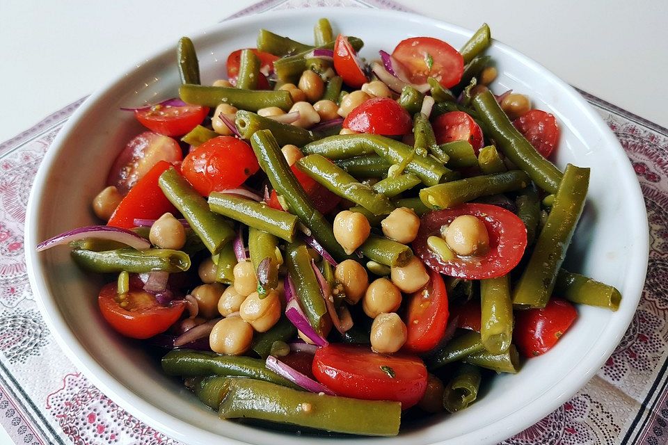 Bohnen - Tomaten - Salat mit Kichererbsen