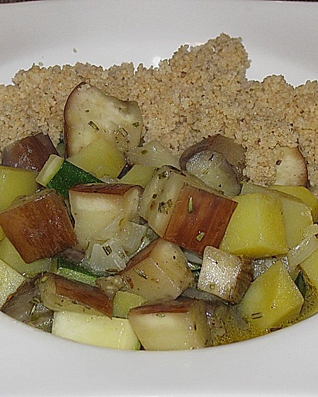 Kartoffel - Auberginen - Zucchinipfanne mit Couscous