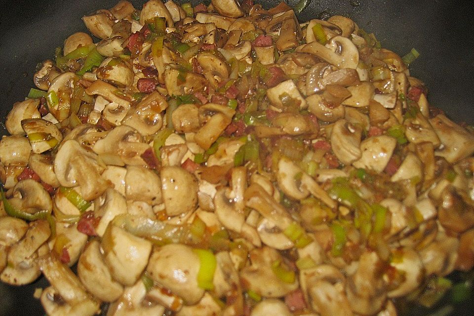 Nudeln mit cremiger Champignon - Lauch - Soße