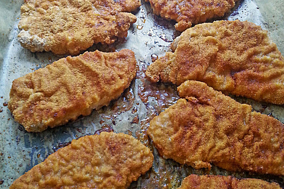 Panierte Schnitzel aus dem Backofen