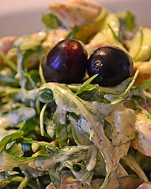 Hühnchen - Rucola - Gurken - Trauben Salat