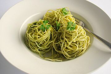 Spaghetti mit Nusspesto