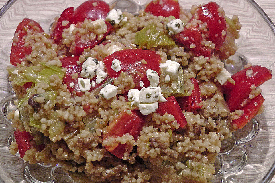 Couscous Salat mit Hackfleisch, Feta und Gemüse