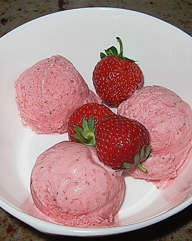 Erdbeer-Sahne Eis