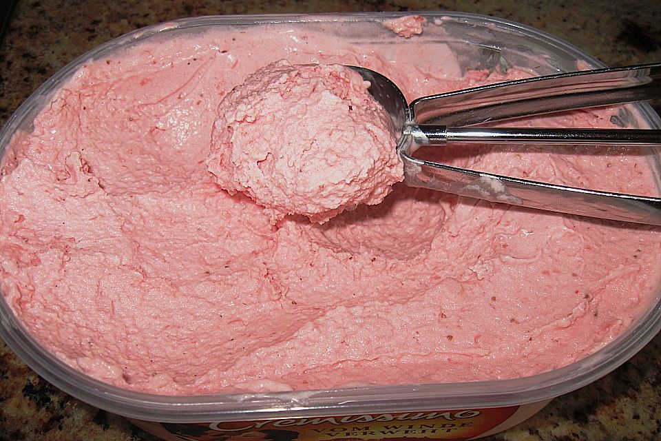 Erdbeer-Sahne Eis