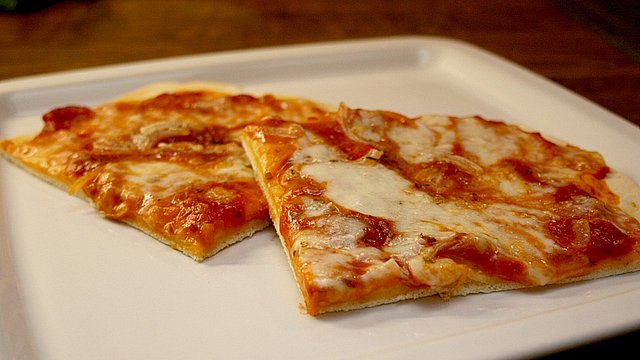 Pizzaboden - dünn und knusprig von skyworrier