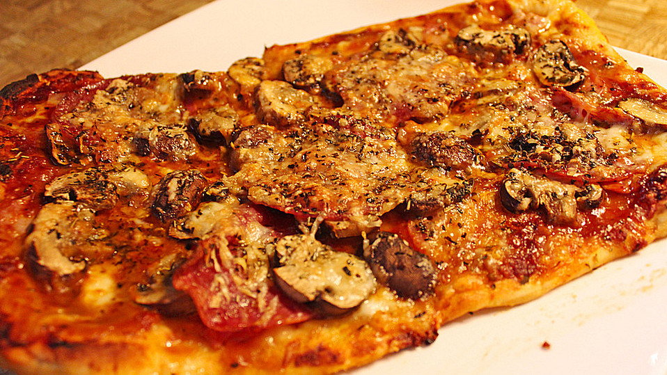 Pizzaboden - dünn und knusprig von skyworrier