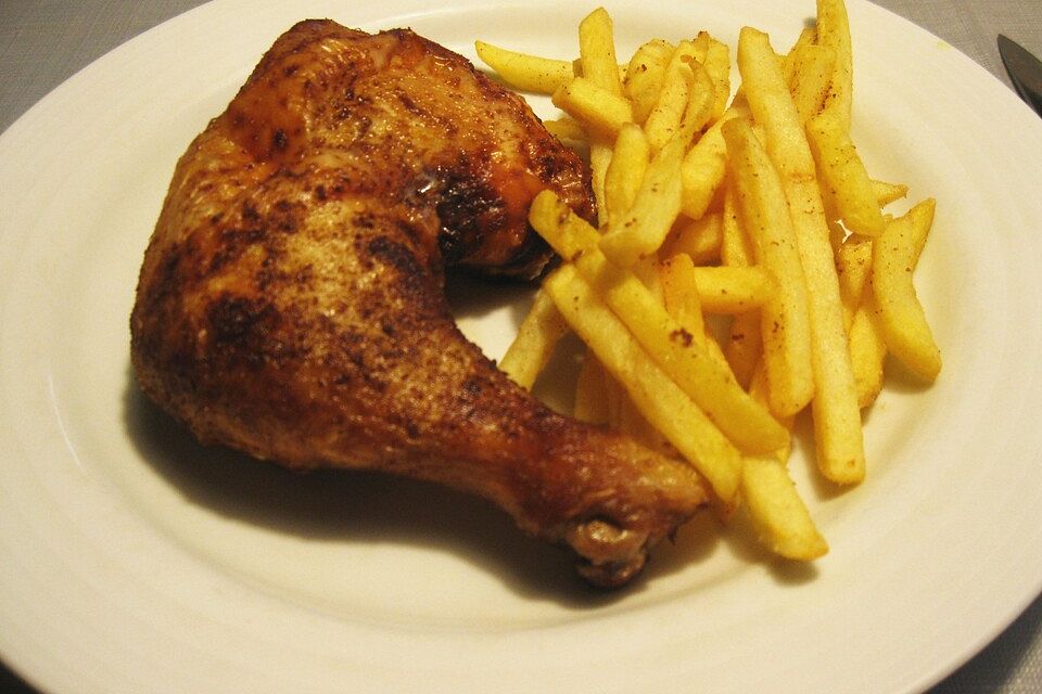 Hähnchen mit Pommes auf Salat