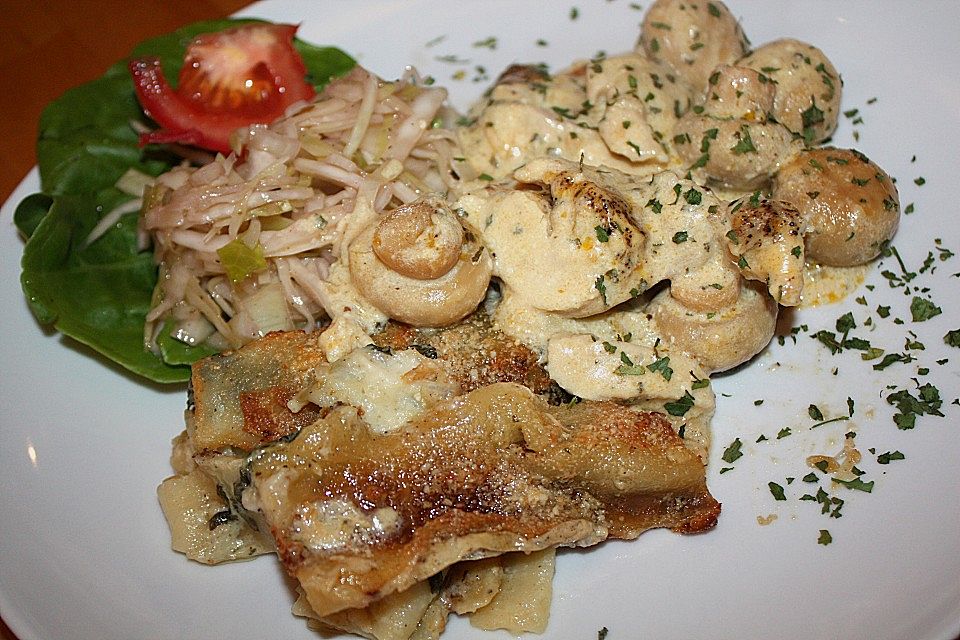 Hähnchenschnitzel in Champignon - Zwiebel - Sahnesoße