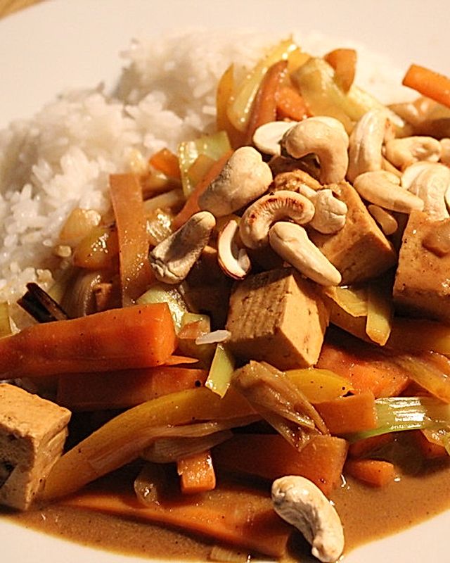 Tofu-Gemüse Pfanne mit Kokosmilch